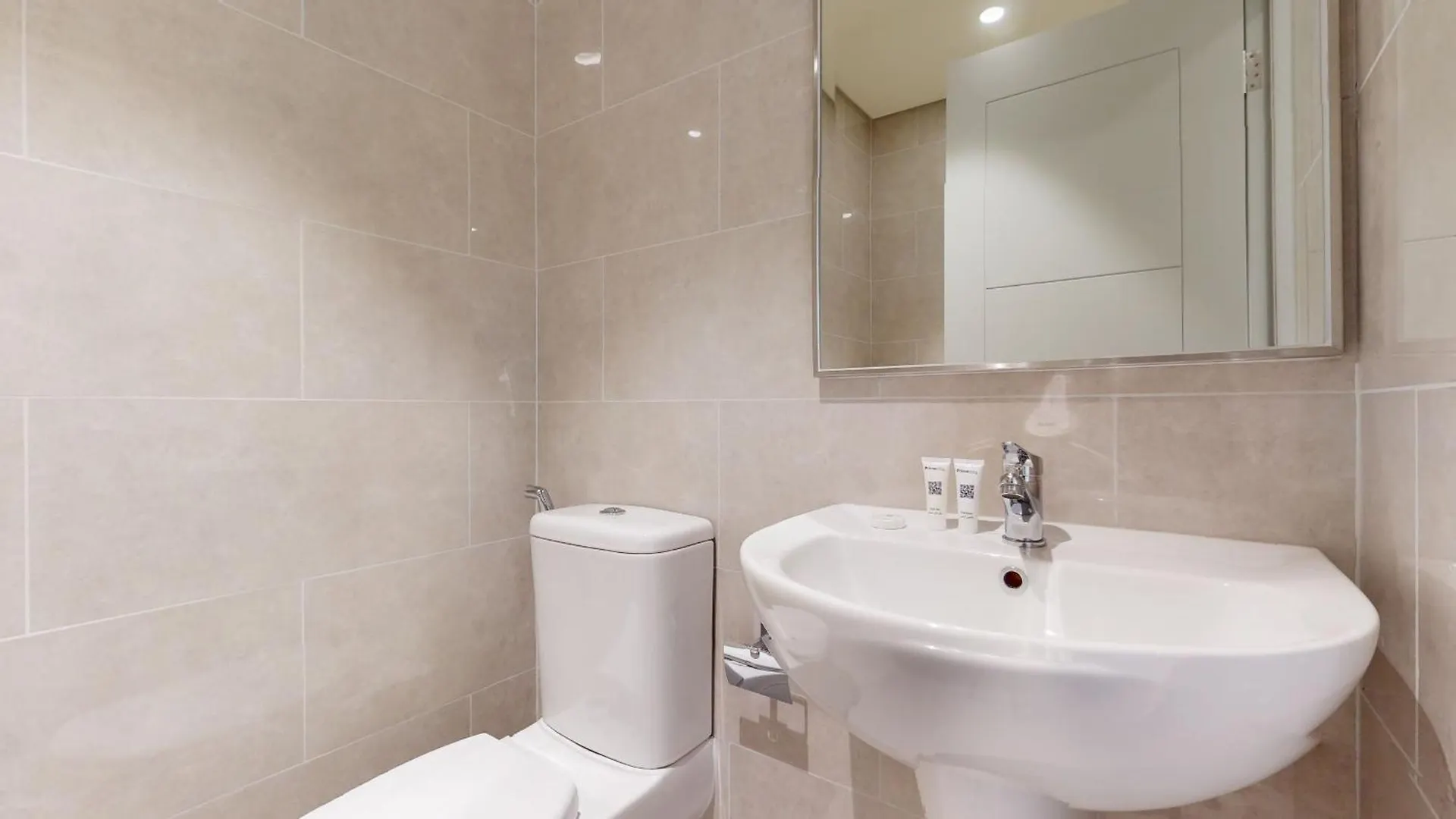 Primestay - Forte 3Br Plus Maids Downtown Dubai Apartment