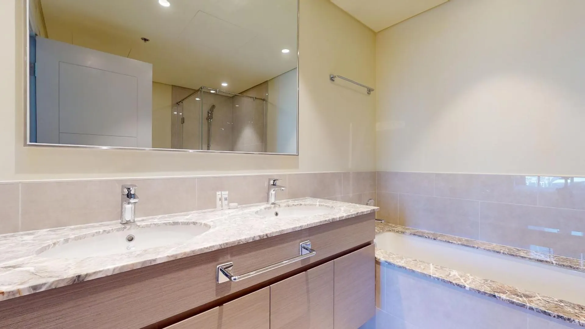 Primestay - Forte 3Br Plus Maids Downtown Dubai 0*,